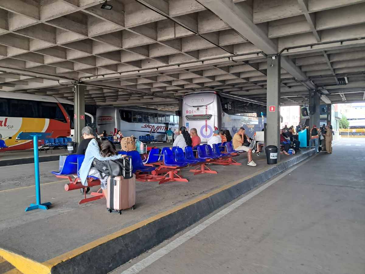 Movimento é tranquilo na rodoviária de Feira de Santana nesta segunda