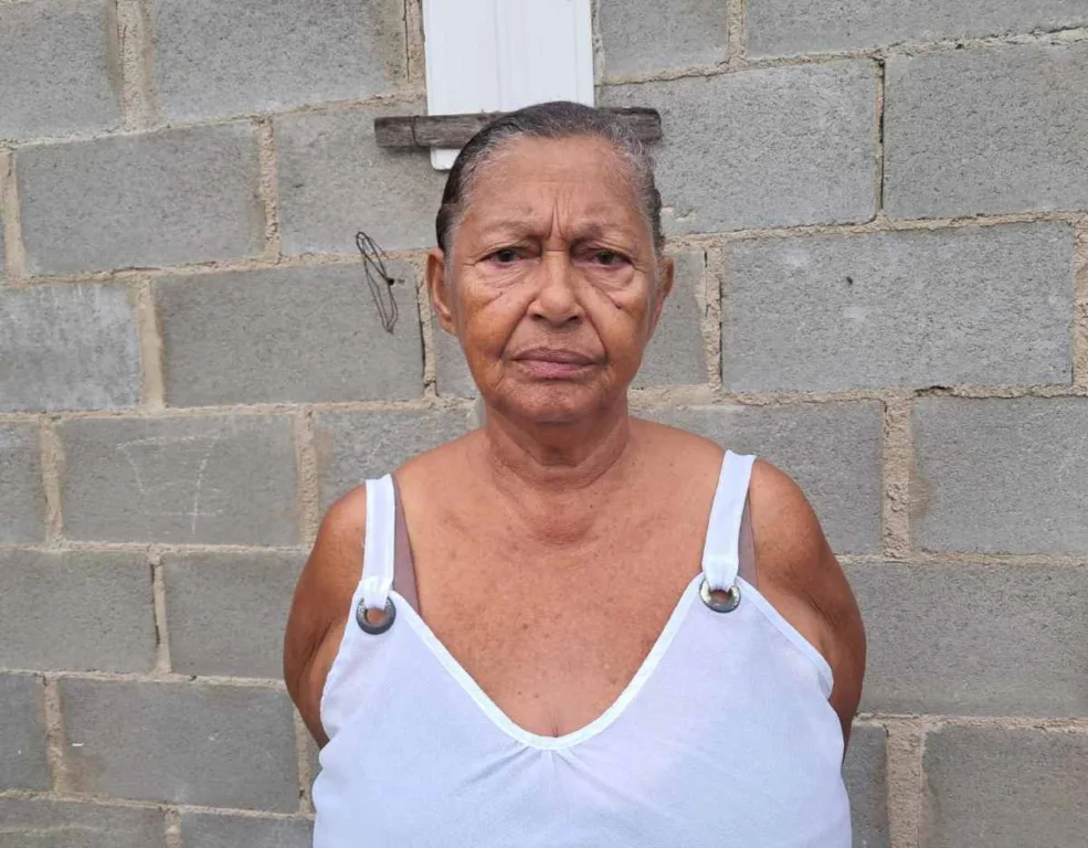 Lêda Borges, moradora da Rua Imbuíra, bairro Mangabeira