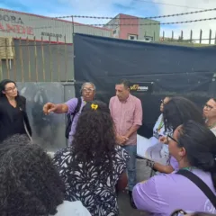 Pessoas com fibromialgia realizam protesto