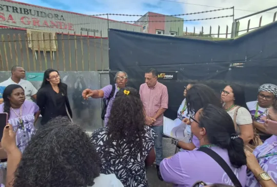 Pessoas com fibromialgia realizam protesto