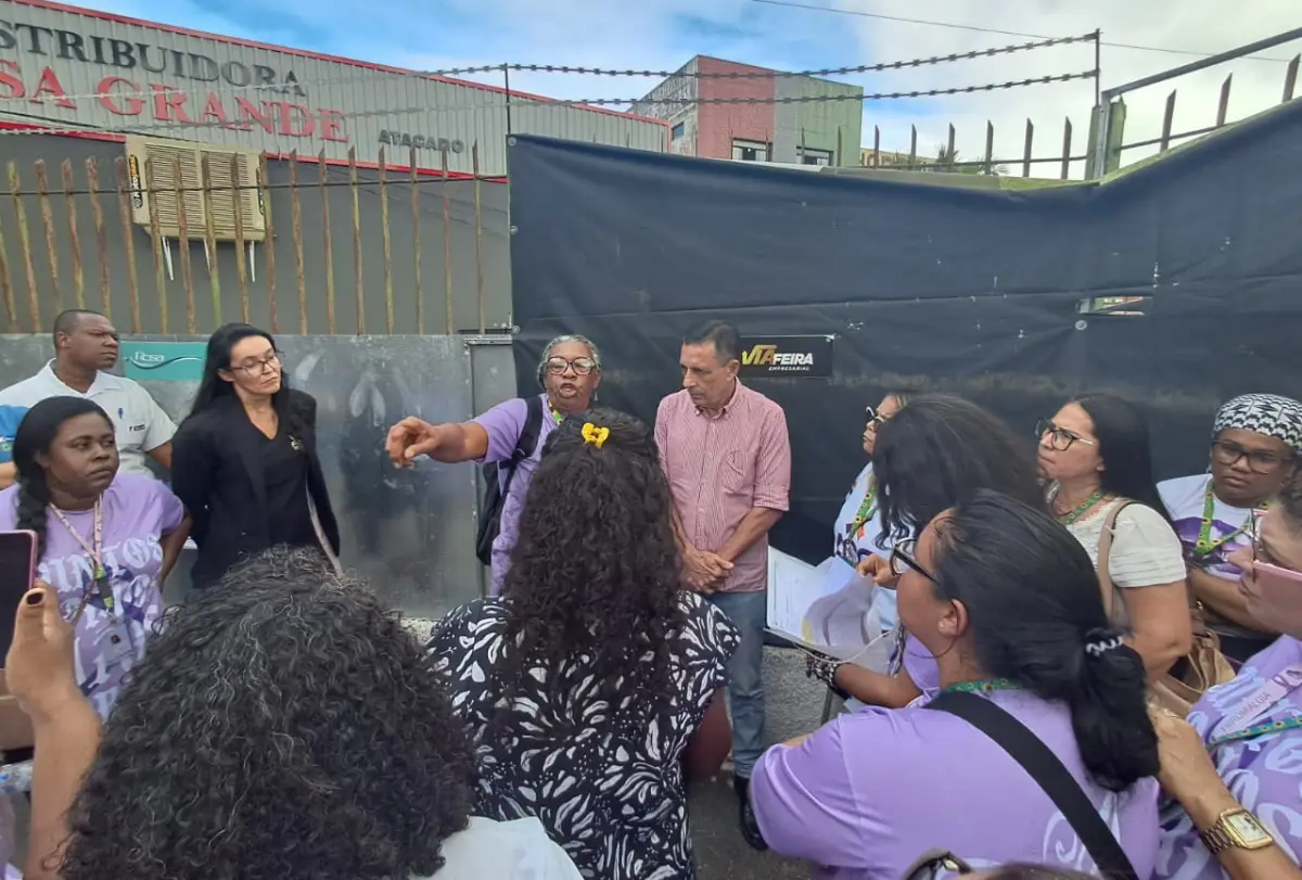 Pessoas com fibromialgia realizam protesto