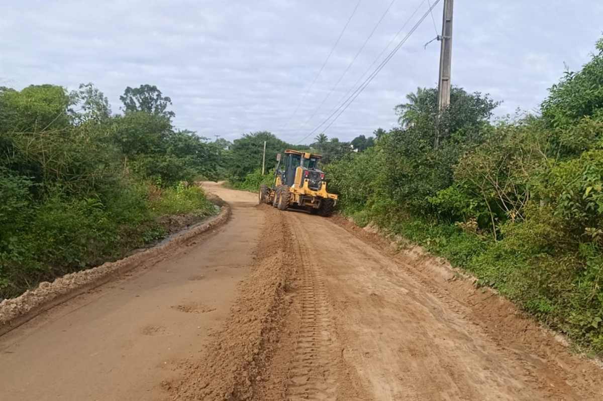 Prefeitura de Feira retoma patrolamento de estradas nos distritos