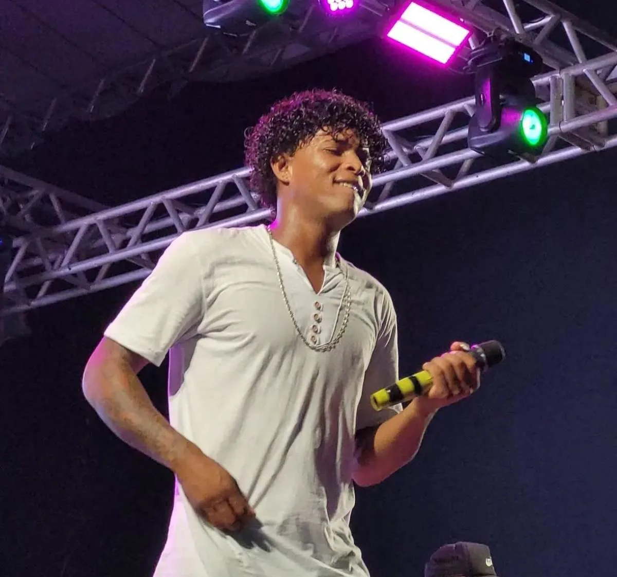 Cantor Lucca Makezi, assassinado em Itacaré
