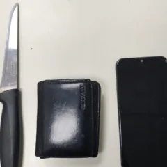 Homem com mandado de prisão por homicídio é preso em ônibus na rodoviária de Feira de Santana após ameaçar passageiros