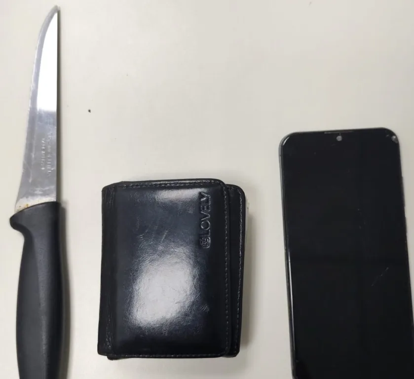 Homem com mandado de prisão por homicídio é preso em ônibus na rodoviária de Feira de Santana após ameaçar passageiros