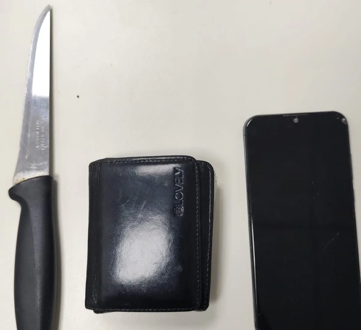 Homem com mandado de prisão por homicídio é preso em ônibus na rodoviária de Feira de Santana após ameaçar passageiros