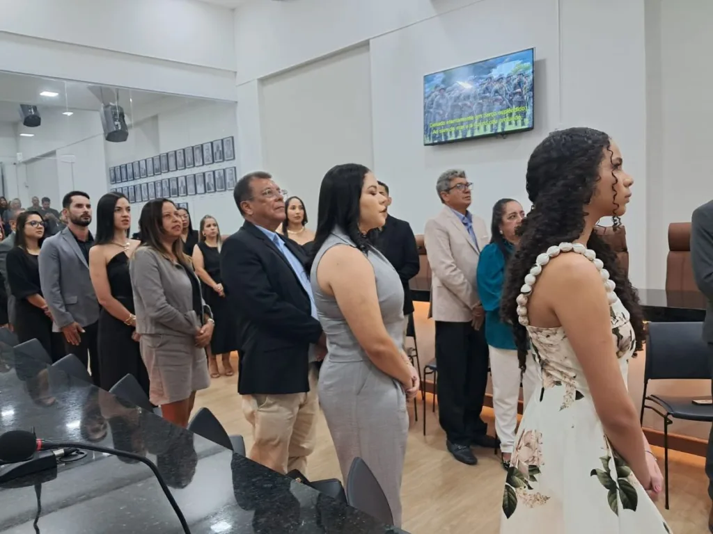 Empresário Ian Rebouças, da Rede de Farmácias Nordeste, recebe Título de Cidadão Feirense e Comenda Maria Quitéria