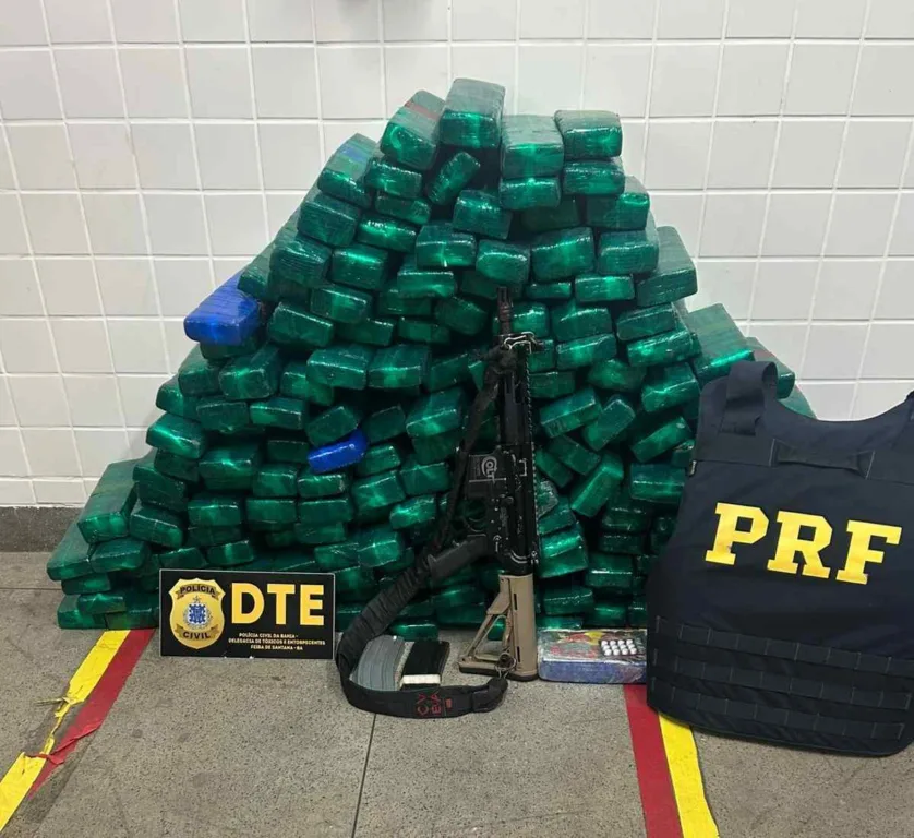 PRF e DTE apreendem 132 kg de drogas e fuzil na BR-116