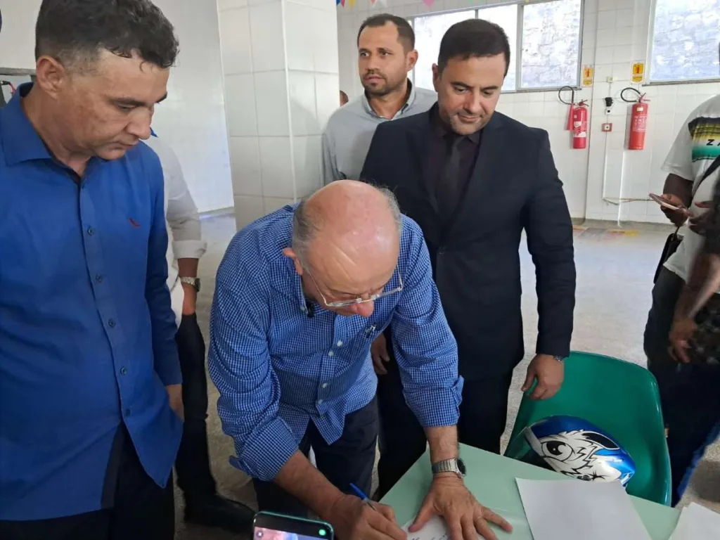 Prefeito sanciona lei que isenta dívidas de comerciantes do Centro de Abastecimento