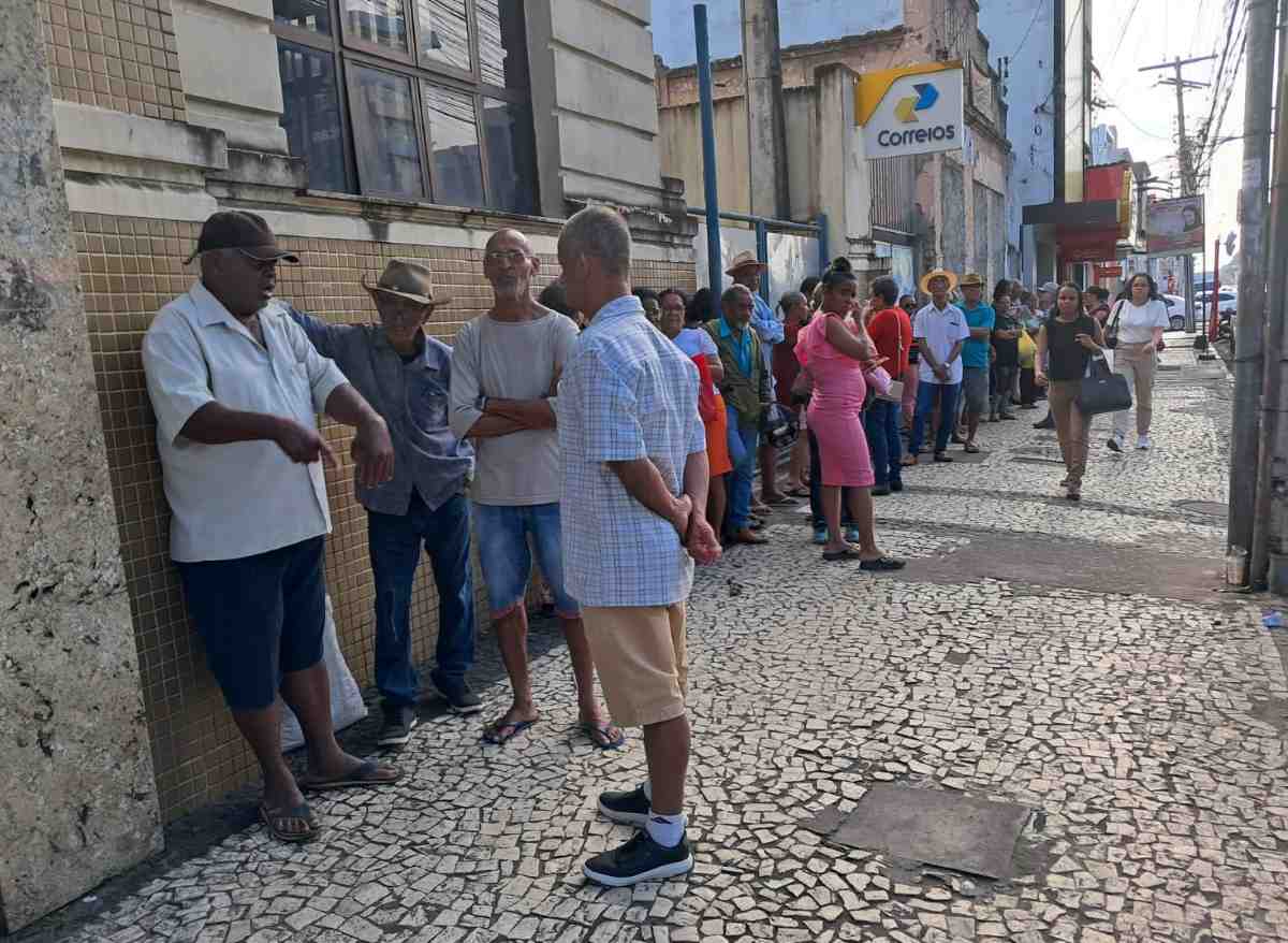 Filas em Agência dos Correios para atendimento relacionado a fraudes do INSS