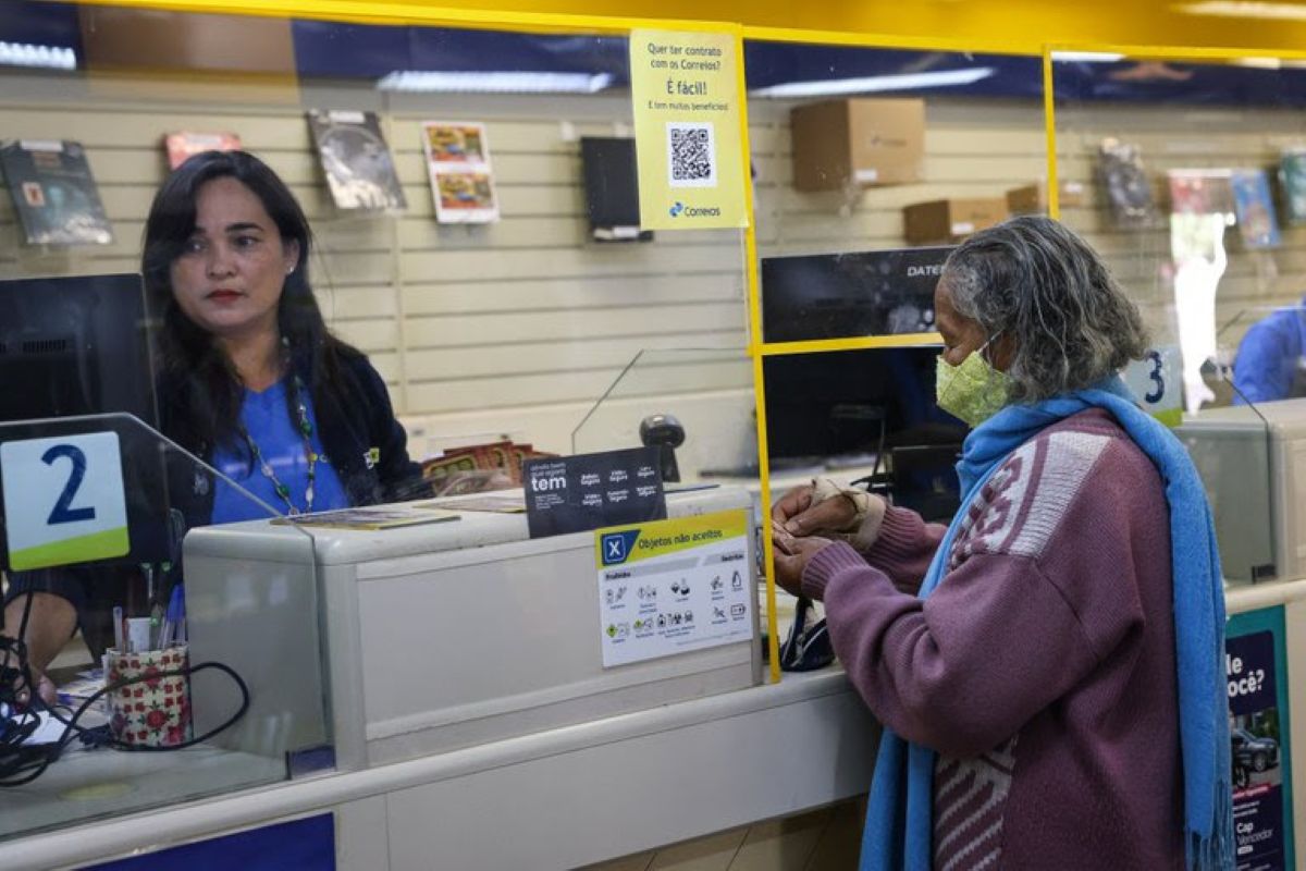 A parceria com os Correios amplia de forma significativa a rede de atendimento presencial para beneficiários do INSS, especialmente em localidades sem unidades próprias do INSS