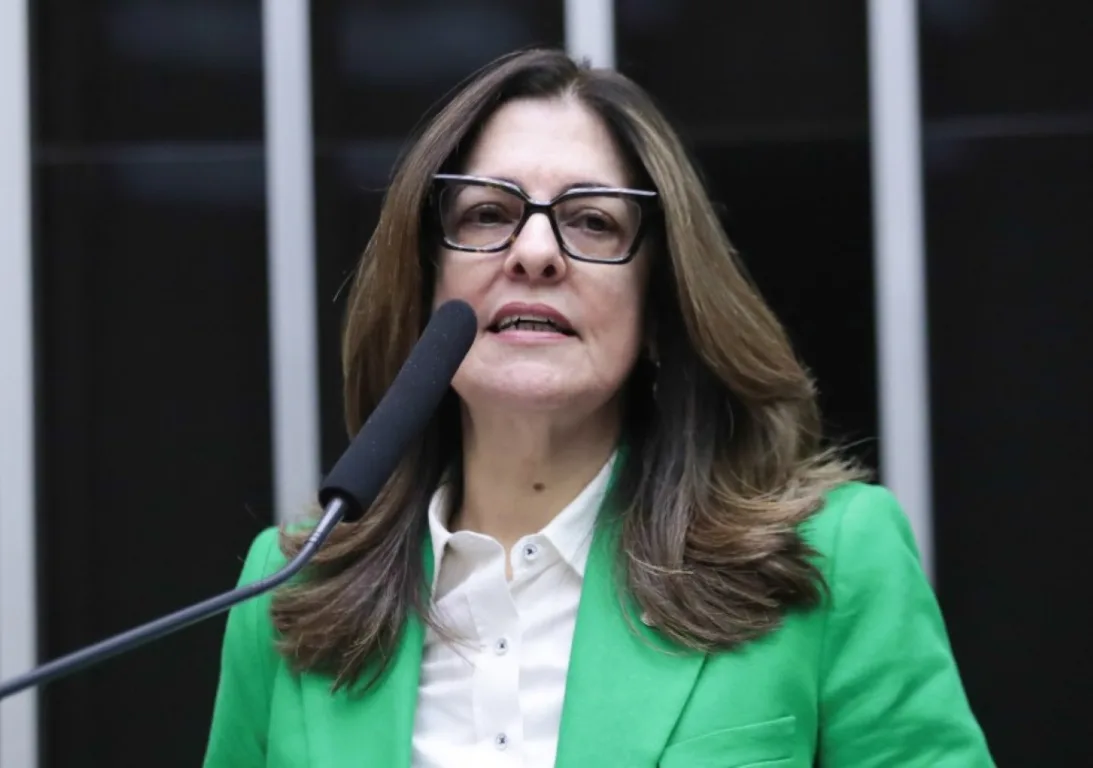 Deputada Rogéria Santos cobra medidas legislativas urgentes após caso de abuso envolvendo professor da rede municipal