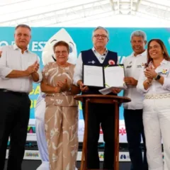 Jerônimo inaugura hospital de excelência e amplia rede de saúde em todo o estado