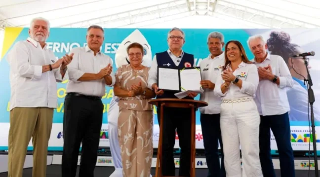 Jerônimo inaugura hospital de excelência e amplia rede de saúde em todo o estado