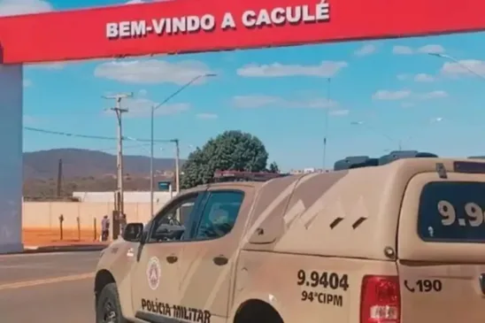 policiais salvam homem de engasgo