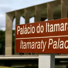 Brasil condena ataques de Israel e dos EUA a instalações no Irã