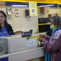 A parceria com os Correios amplia de forma significativa a rede de atendimento presencial para beneficiários do INSS, especialmente em localidades sem unidades próprias do INSS