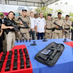 Forças policiais da Bahia recebem veículos blindados e fuzis