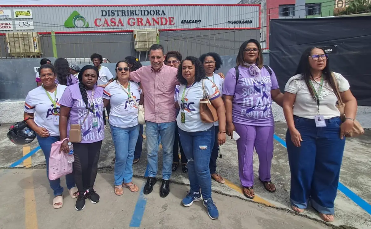 Pessoas com fibromialgia realizam protesto
