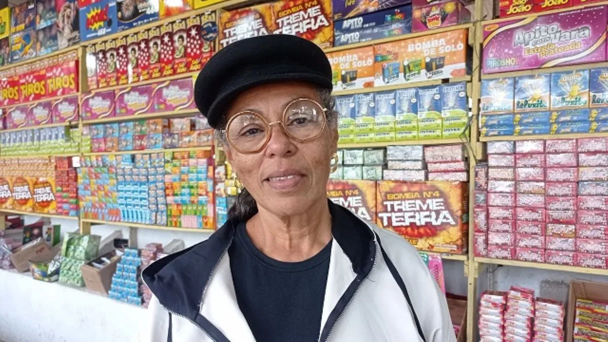 Dona Maria Rúbia, proprietária de uma loja de fogos de artifício