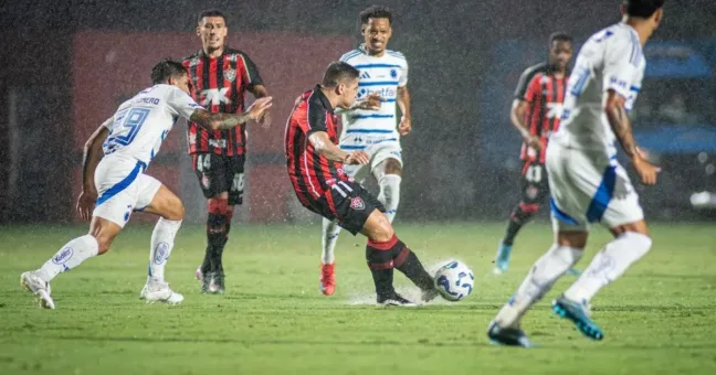  Vitória e Cruzeiro empatam sem gols no Barradão