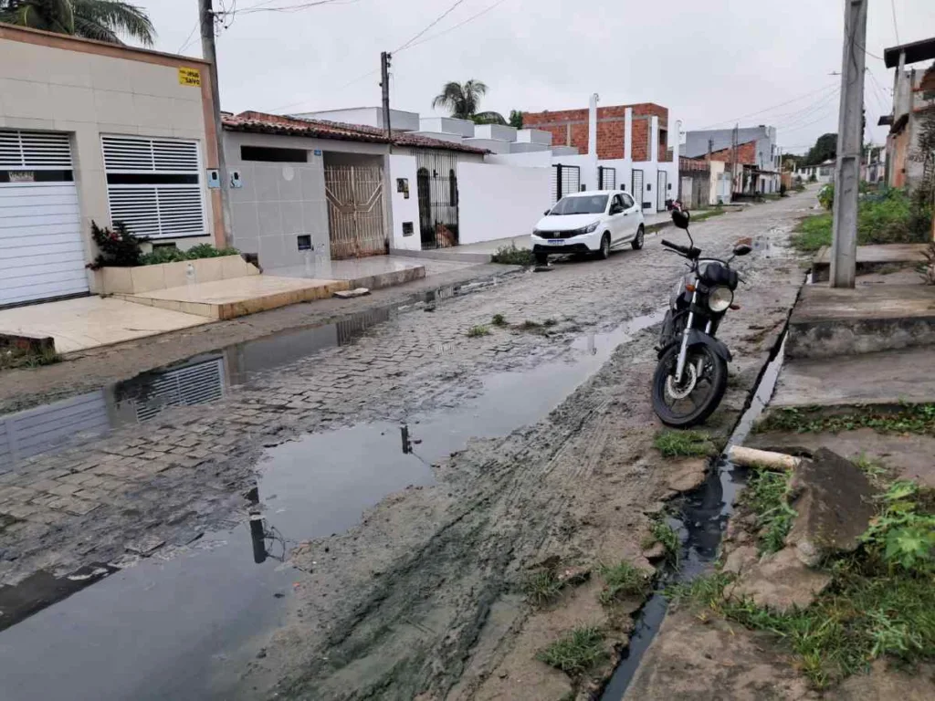 Rua Imbuíra, bairro Mangabeira