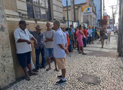 Filas em Agência dos Correios para atendimento relacionado a fraudes do INSS