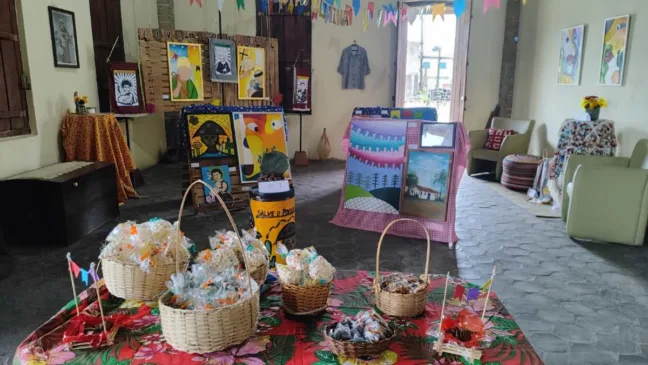 Exposição Arraiá de Cores e Tradição do Casarão Olhos D'água