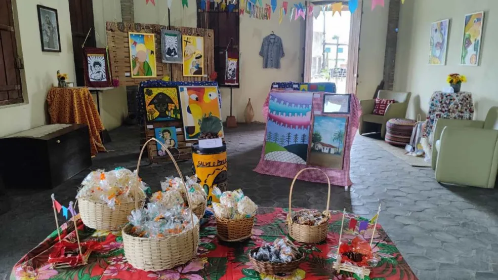 Exposição Arraiá de Cores e Tradição do Casarão Olhos D'água