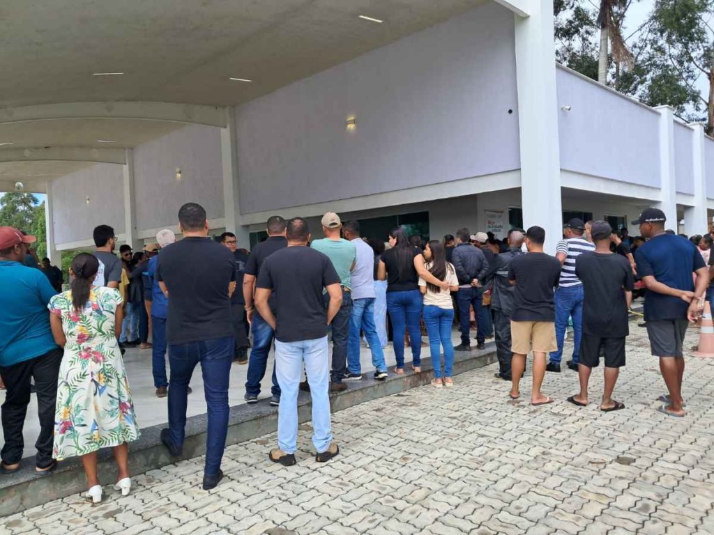 Sepultamento de Pai e filho mortos por descarga elétrica