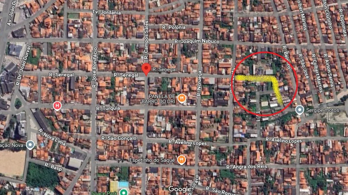 Obra parada na Rua Senegal, bairro Lagoa Grande, em Feira de Santana