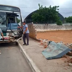 Ônibus desgovernado em Brumado