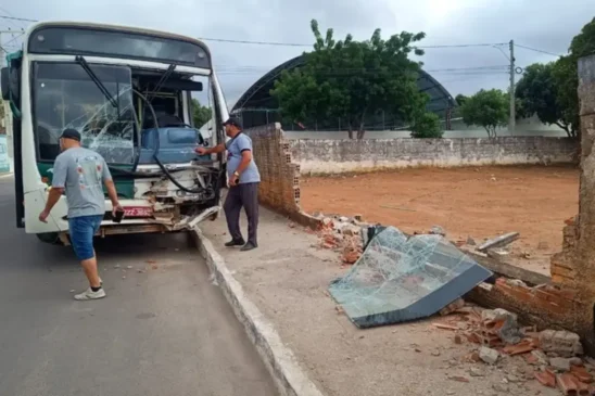 Ônibus desgovernado em Brumado