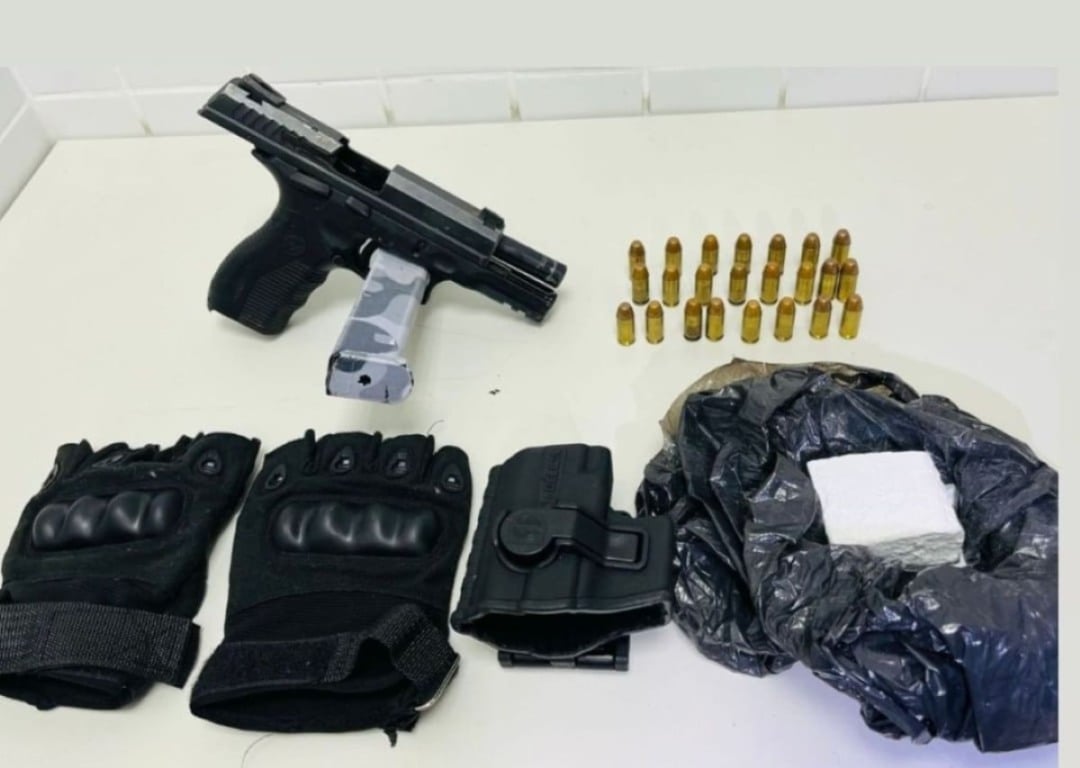 65ªCIPM apreende arma de fogo e droga no bairro Santa Mônica 2, em Feira de Santana