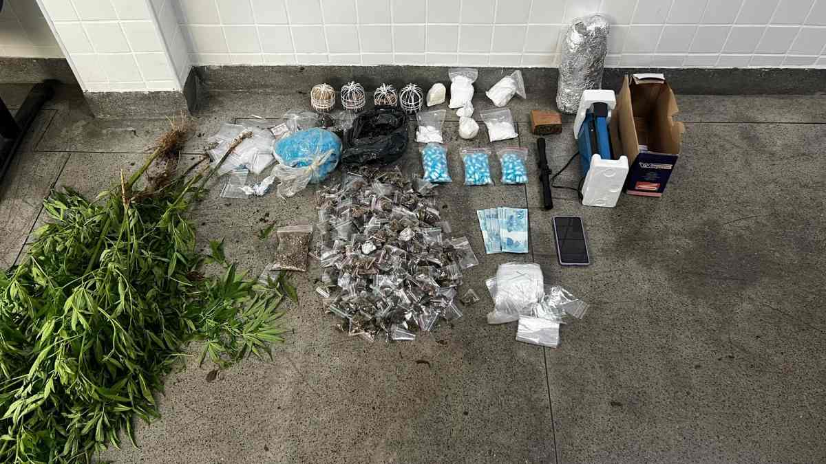 66ª CIPM apreende drogas e material explosivo em Feira de Santana