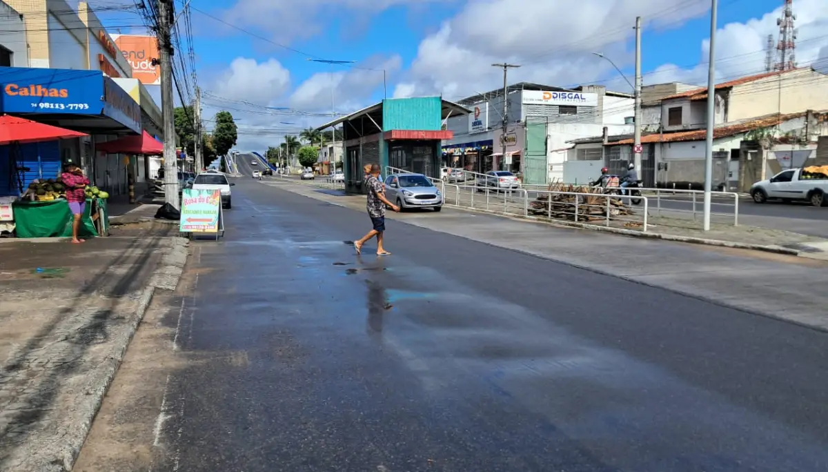 Avenida João Durval - estação do BRT