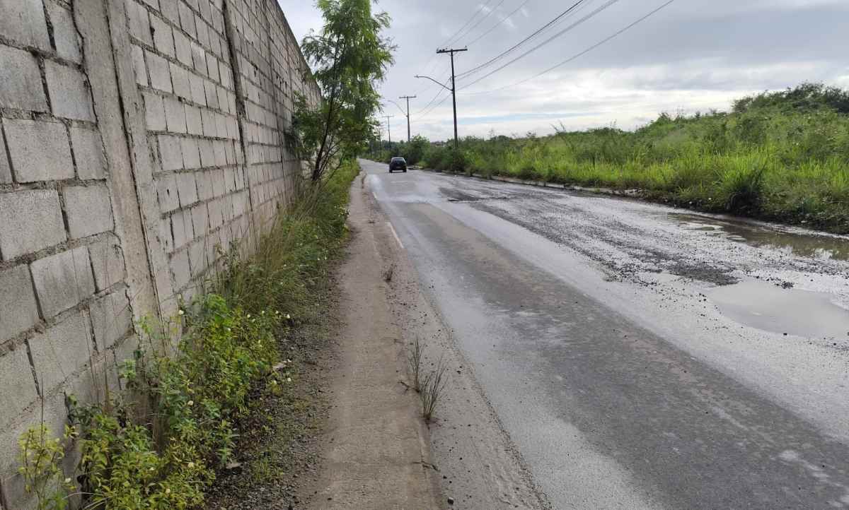 Buracos em vias públicas causam transtornos em Feira de Santana