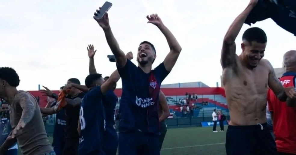 Bahia de Feira segura empate contra o Galícia e conquista Série B do Baianão Bahia de Feira segura empate contra o Galícia e conquista Série B do Baianão