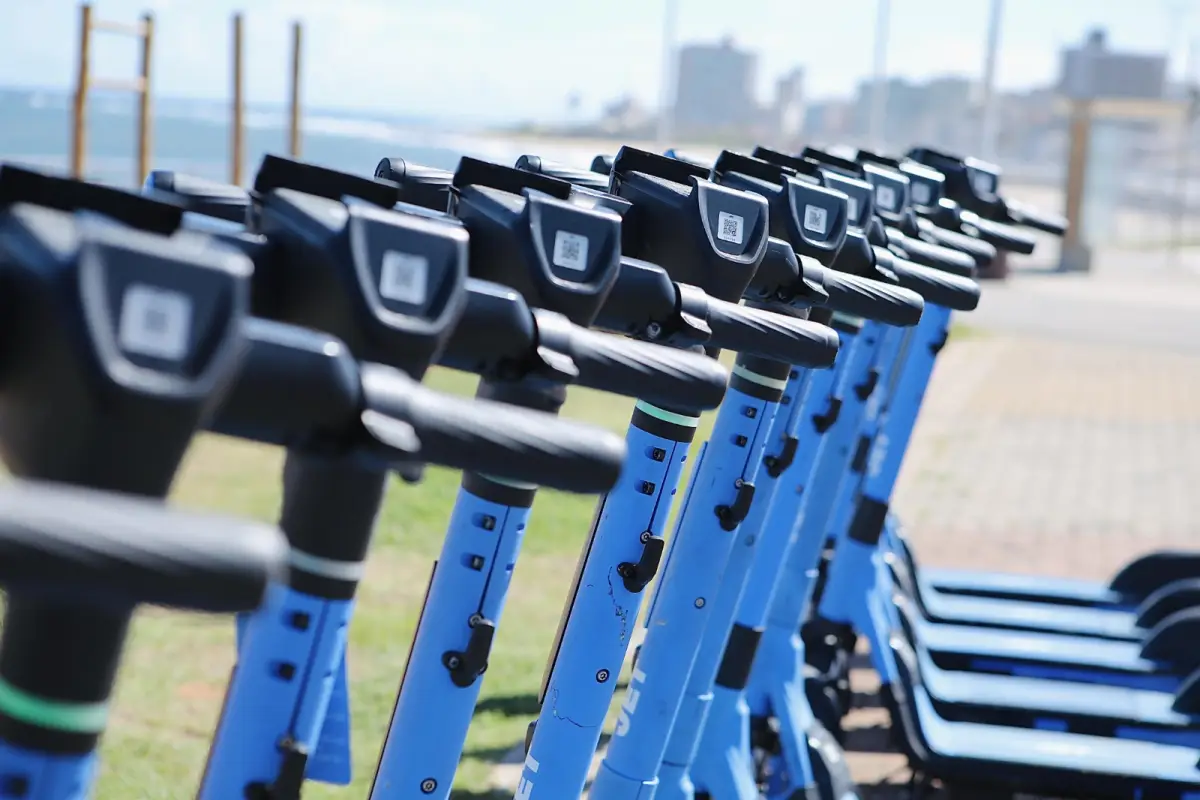 Bicicletas e patinetes elétricos em Salvador -q
