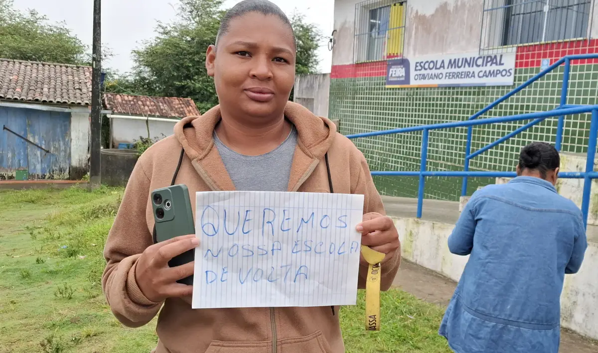 Comunidade de Ipuaçu protesta contra fechamento de escola
