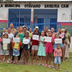 Comunidade de Ipuaçu protesta contra fechamento de escola