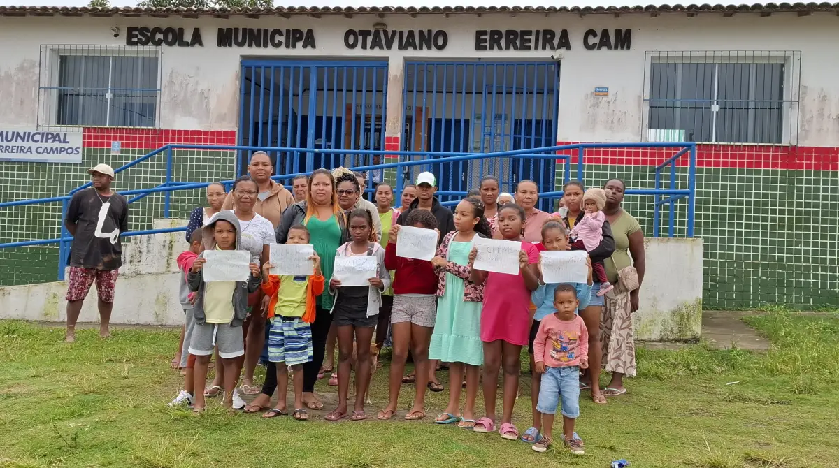 Comunidade de Ipuaçu protesta contra fechamento de escola