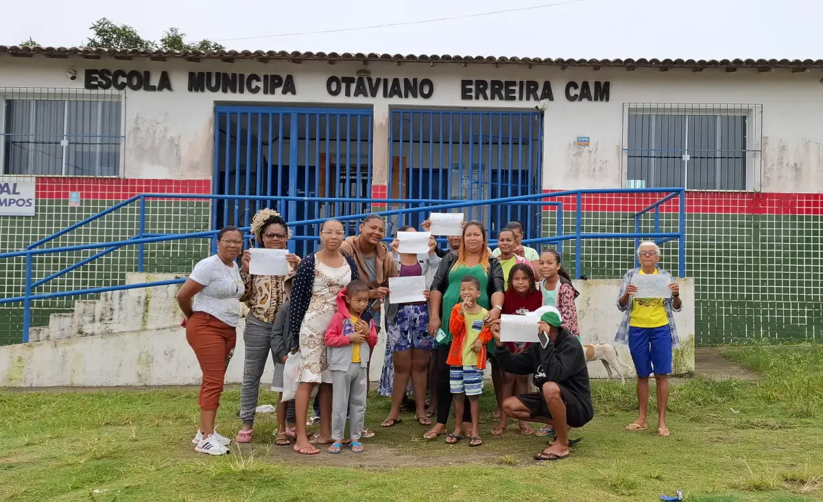 Comunidade de Ipuaçu protesta contra fechamento de escola