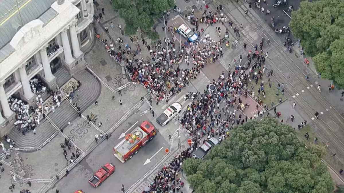 Preta Gil: cortejo percorre ruas do Rio de Janeiro até cemitério