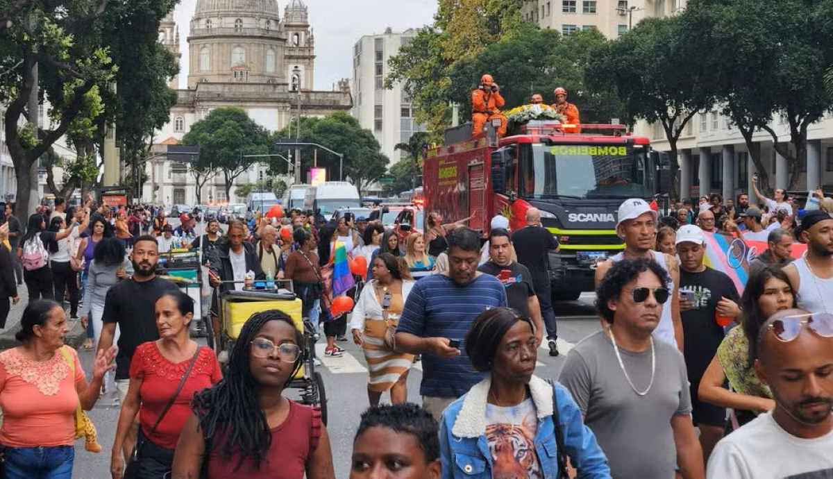 Preta Gil: cortejo percorre ruas do Rio de Janeiro até cemitério