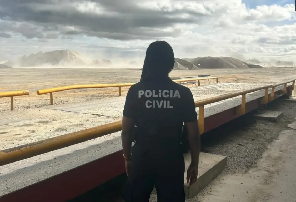 Empresas de mineração são fiscalizadas durante operação da Polícia Civil em Juazeiro