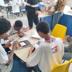 Estudante de Feira de Santana cria rede de incentivo à leitura com livros para aluguel, troca e venda