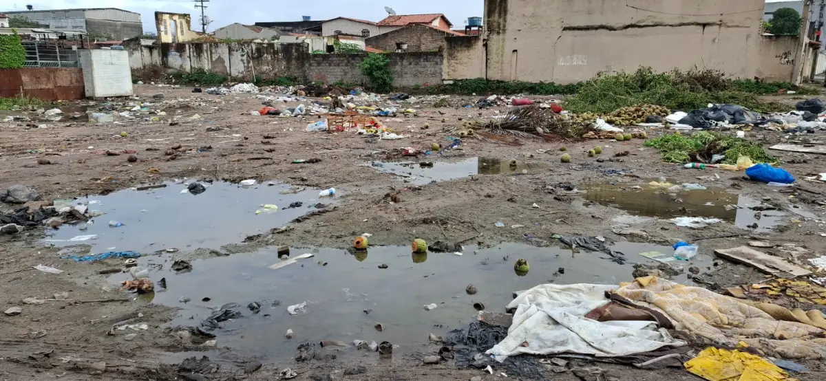 Feirinha da Estação - descarte irregular de lixo