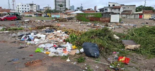 Feirinha da Estação - descarte irregular de lixo