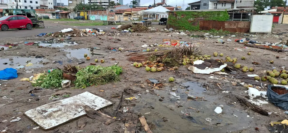 Feirinha da Estação - descarte irregular de lixo